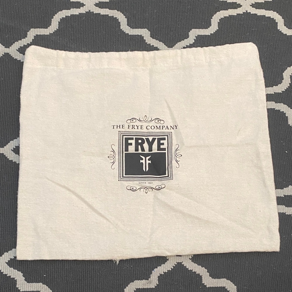 ☀️ 3 for 25 ☀️ Frye Cream Storage Bag